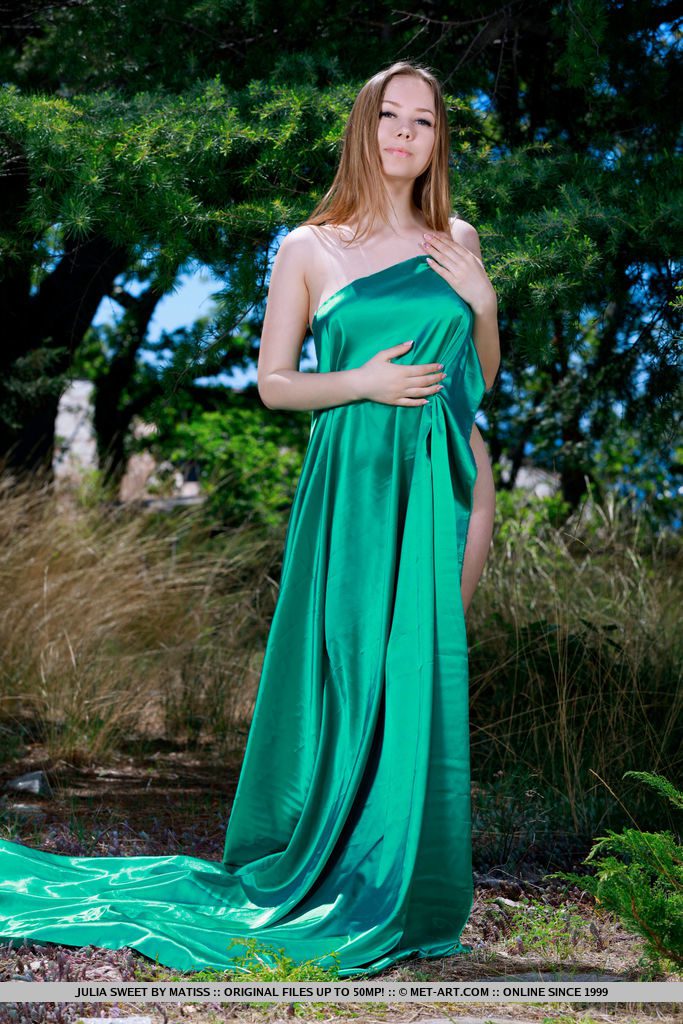 Nude MetArt Babe Julia Sweet Poses Nude Babes And Cuties